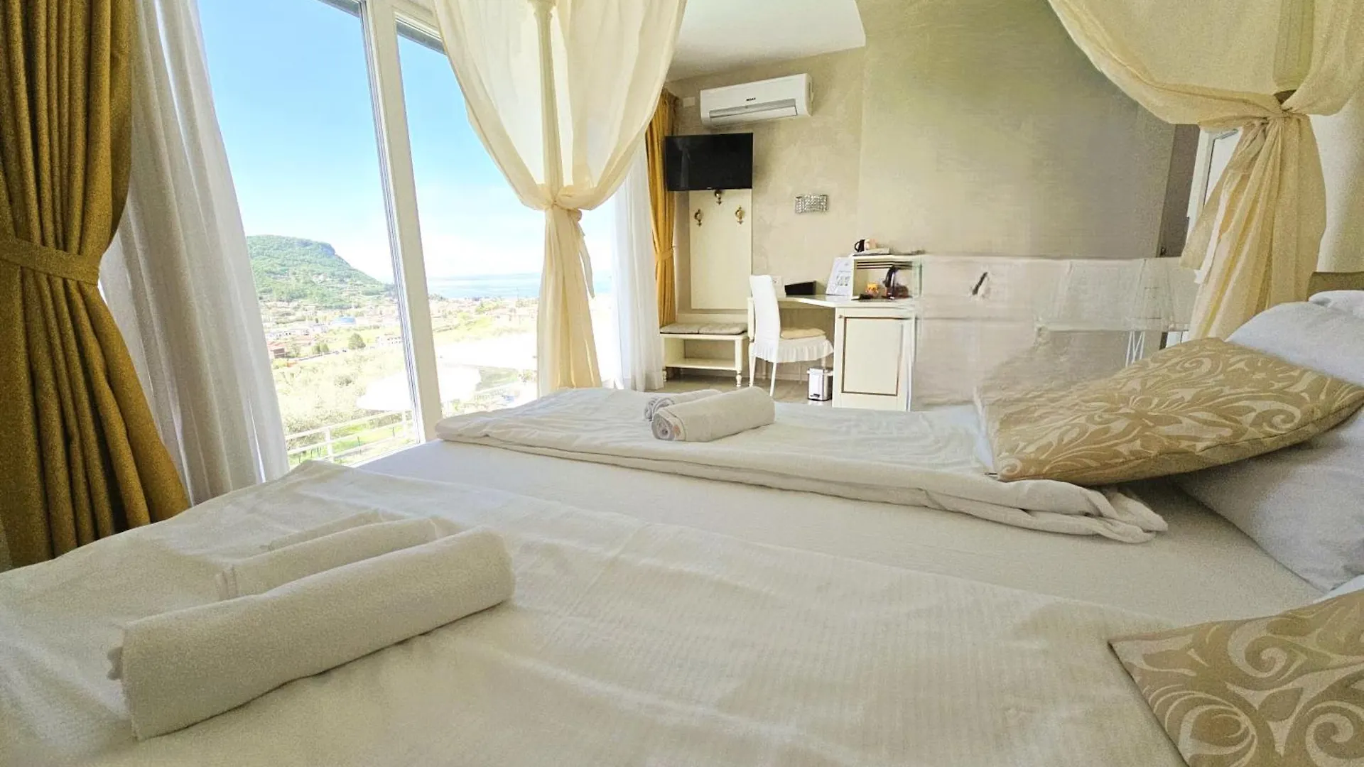 Relais Villa Olivi Costermano Aparthotel