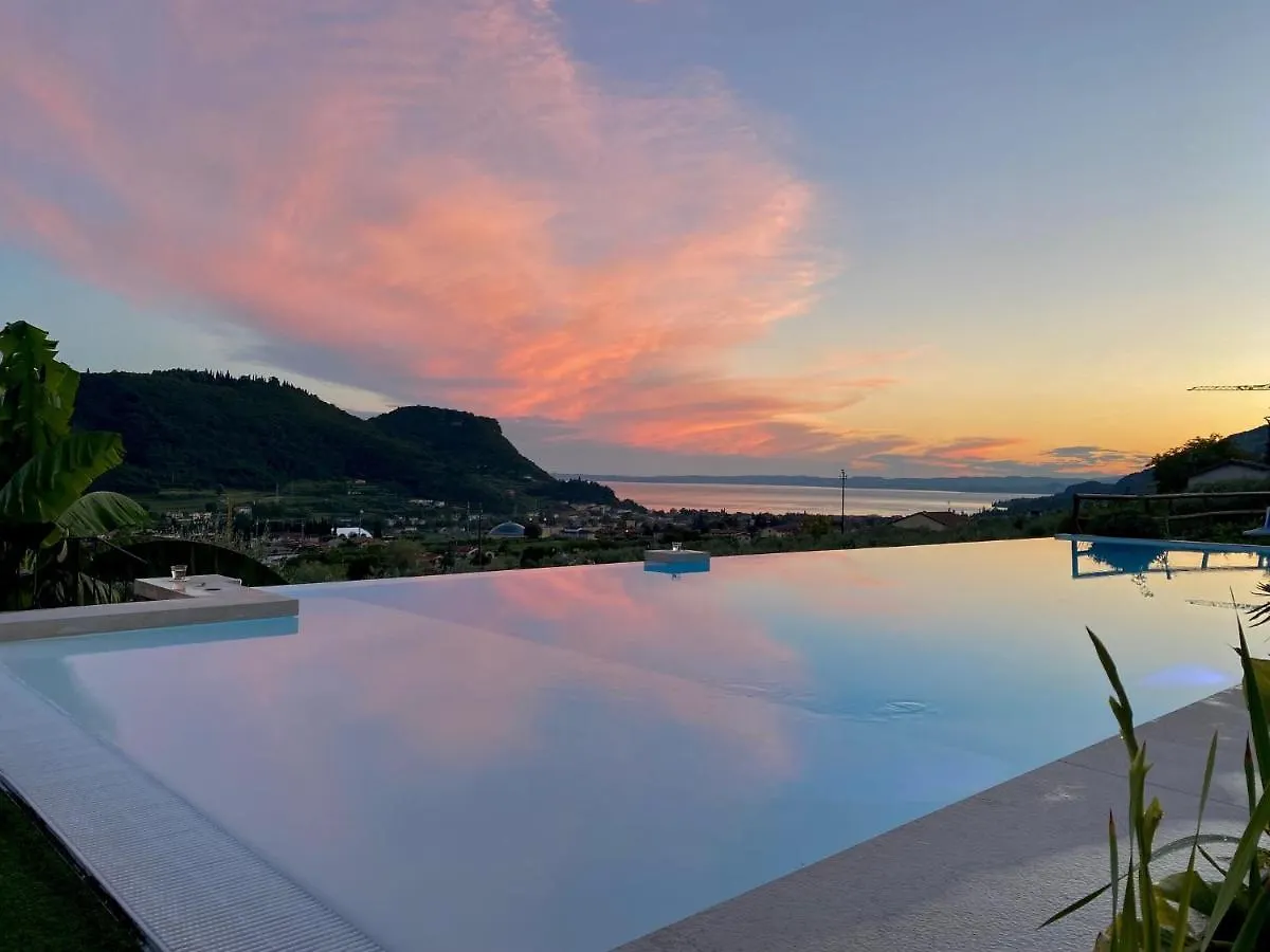 Relais Villa Olivi Costermano 3*,