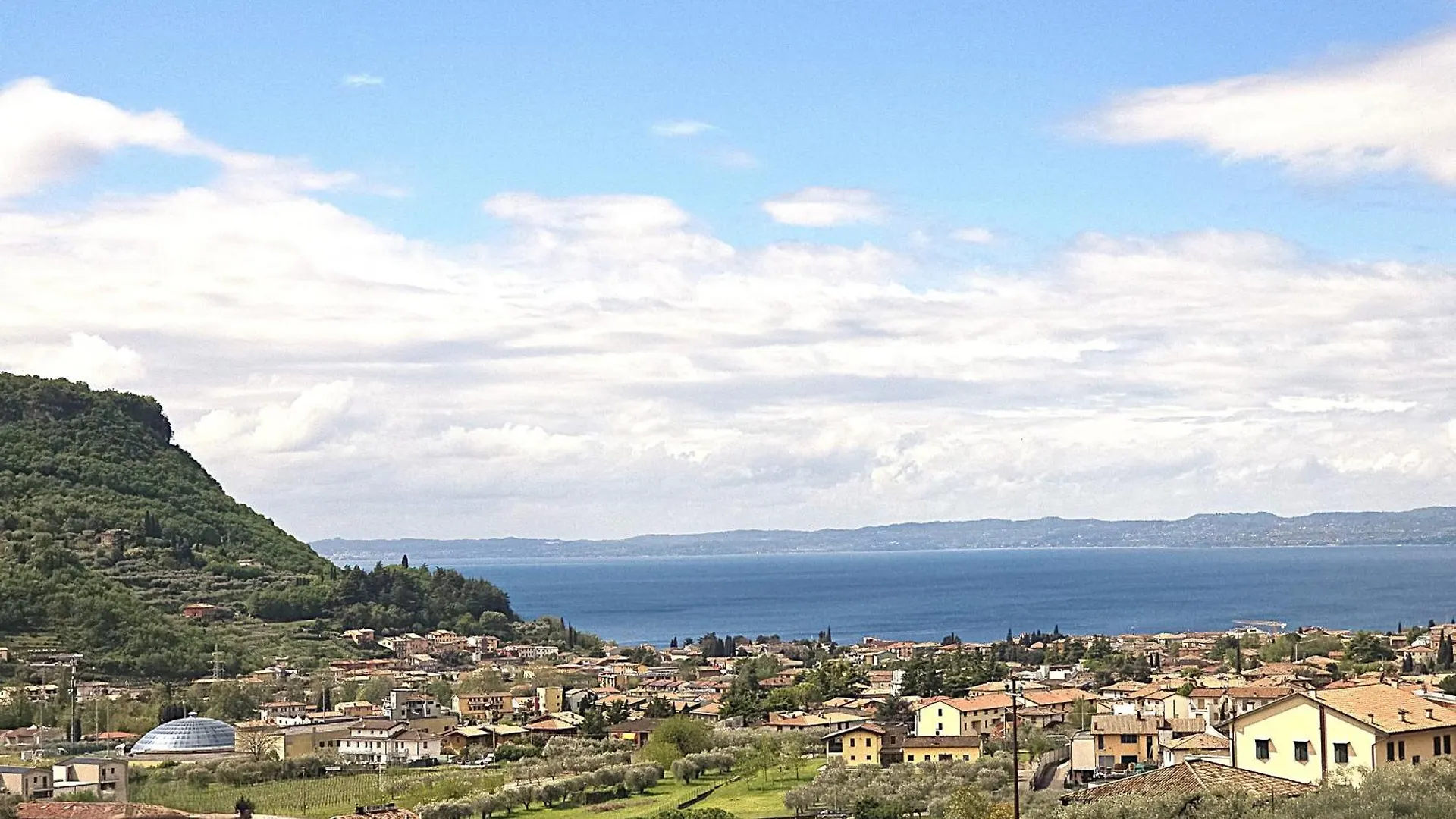 Relais Villa Olivi Costermano 3*,  Italy