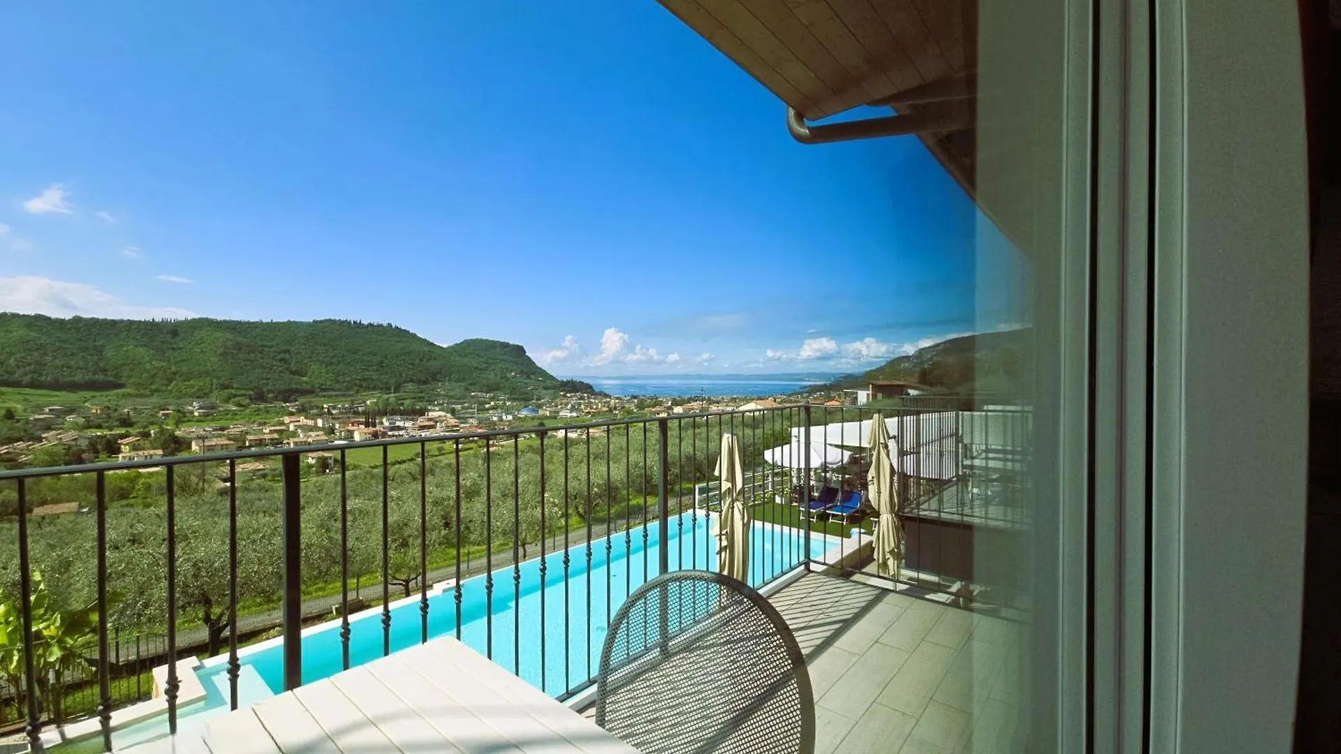 Relais Villa Olivi Costermano Aparthotel